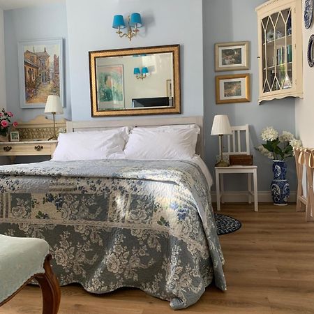 윈체스터 Esme'S B&B 외부 사진