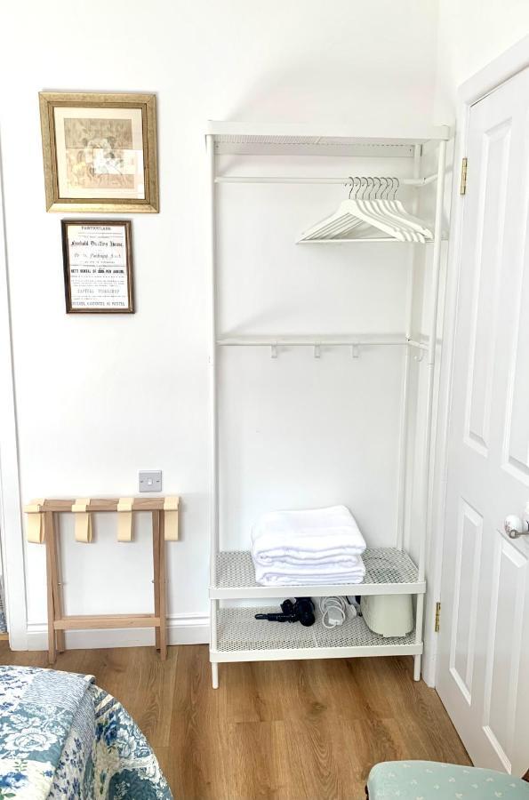 윈체스터 Esme'S B&B 외부 사진