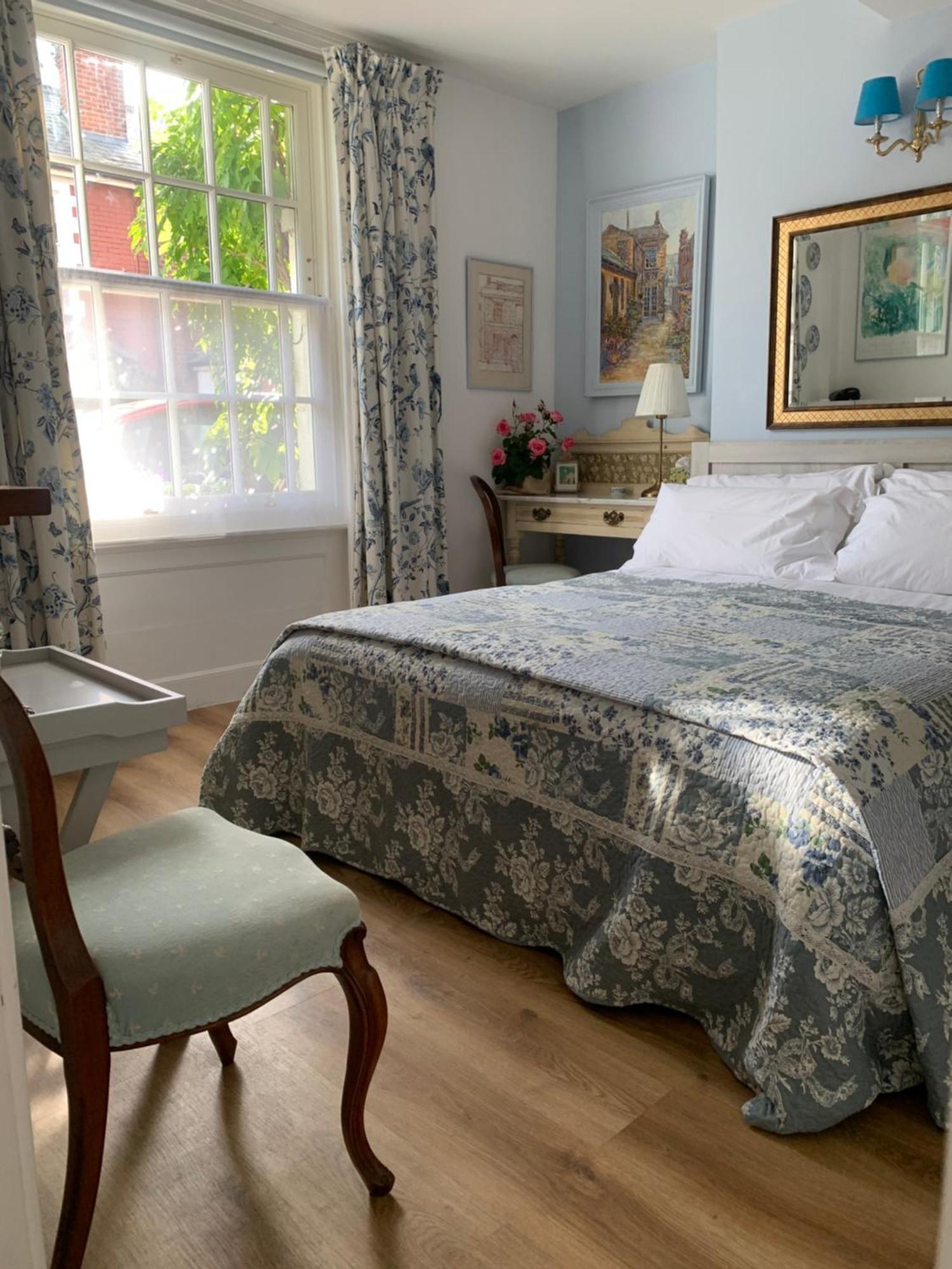 윈체스터 Esme'S B&B 외부 사진